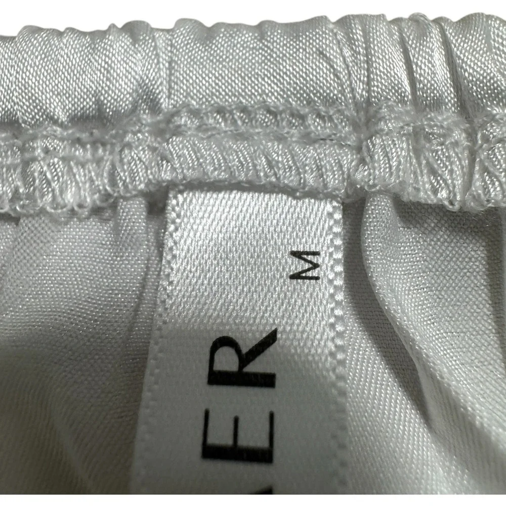 EKOUAIER neckline are